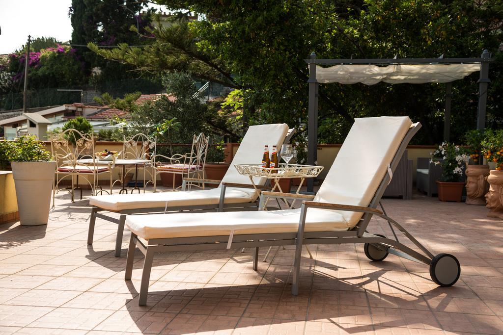 ヴィラ ジャンニーナ B ＆ B タオルミーナ エクステリア 写真